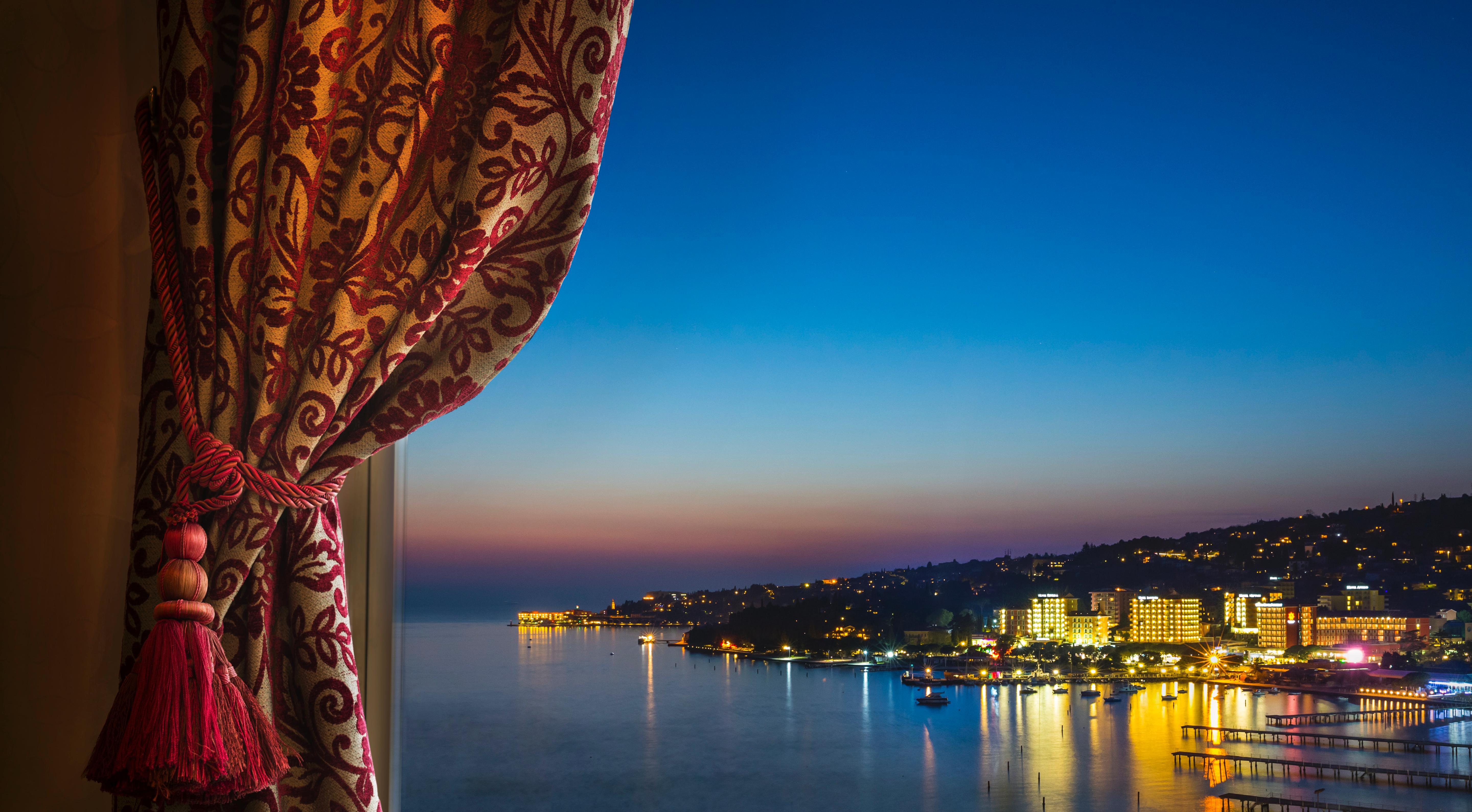 Remisens Hotel Metropol Portorose Esterno foto View of the bay of Halkidiki from the hotel