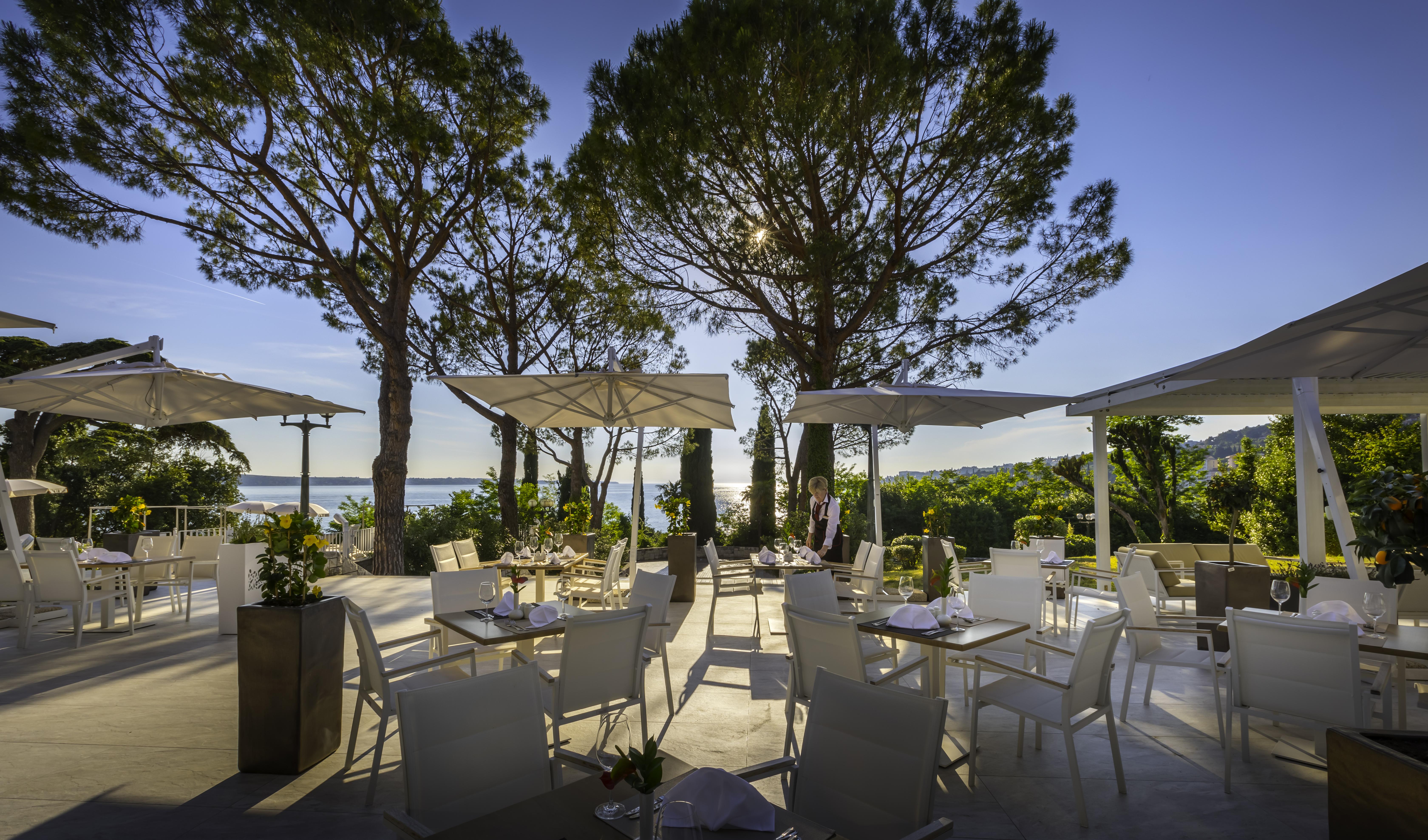 Remisens Hotel Metropol Portorose Esterno foto The restaurant