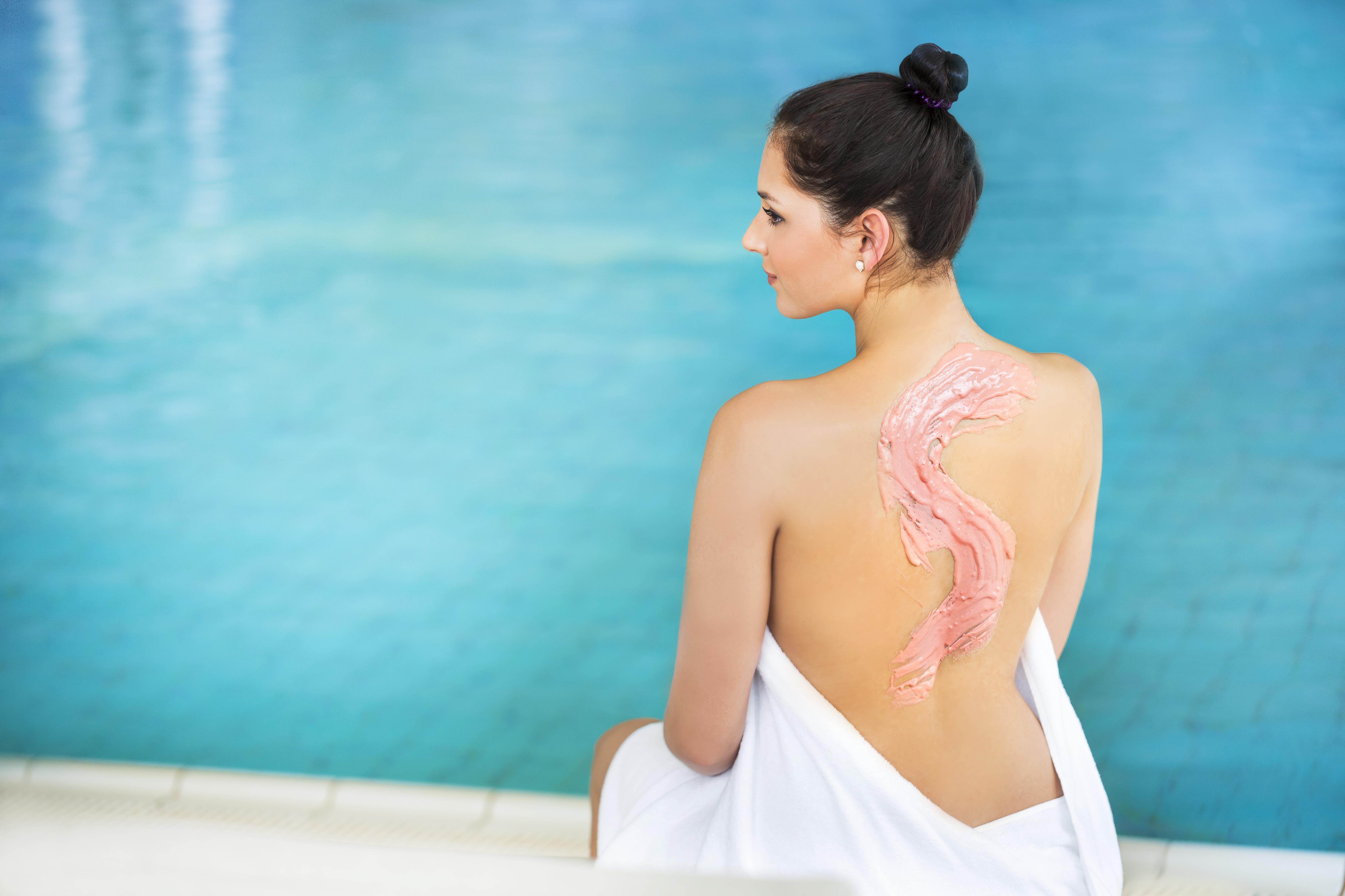 Remisens Hotel Metropol Portorose Esterno foto A woman with a mud pack on her back