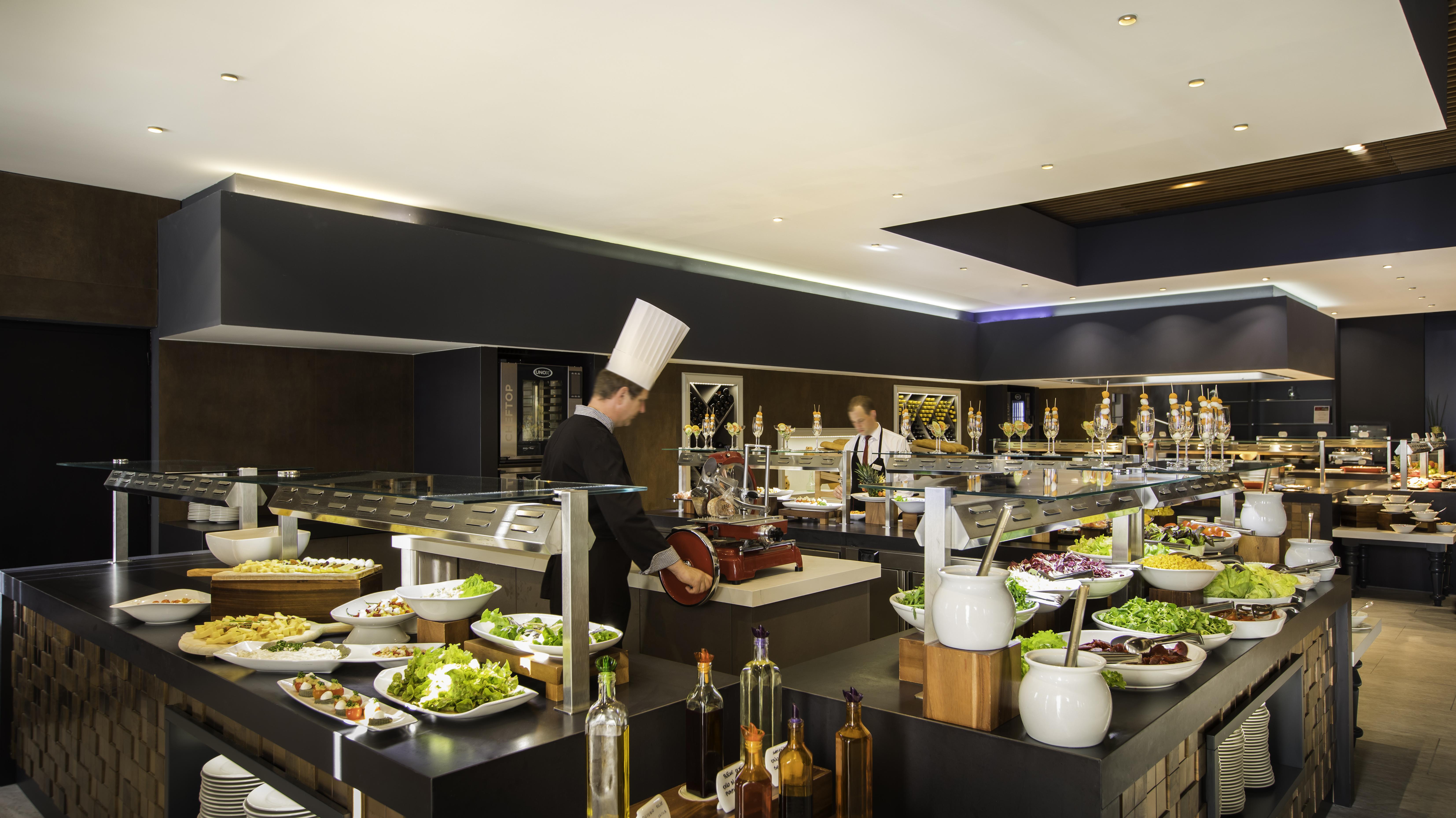 Remisens Hotel Metropol Portorose Esterno foto A buffet at a hotel