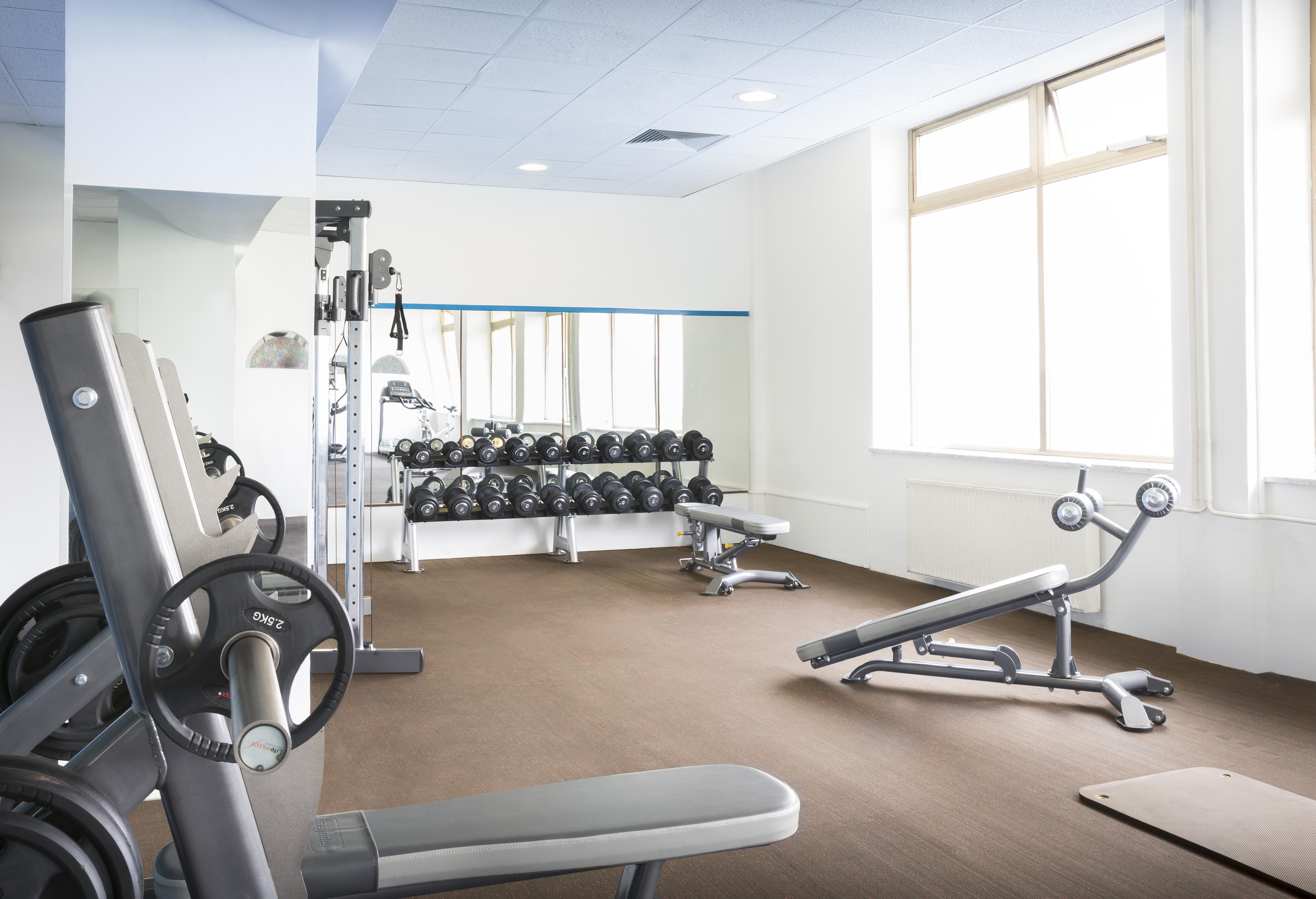 Remisens Hotel Metropol Portorose Esterno foto The gym at the University of Nottingham's Jubilee Hall