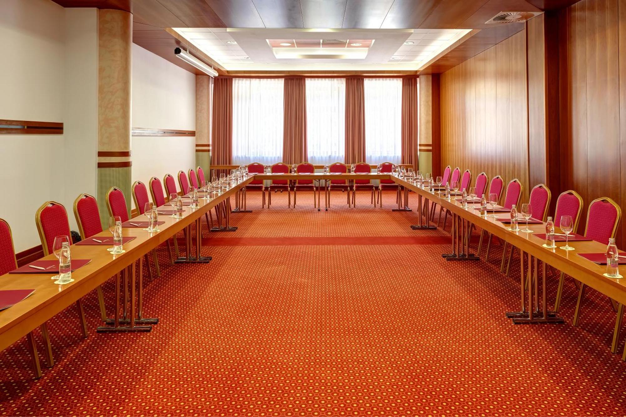 Remisens Hotel Metropol Portorose Esterno foto A typical meeting room