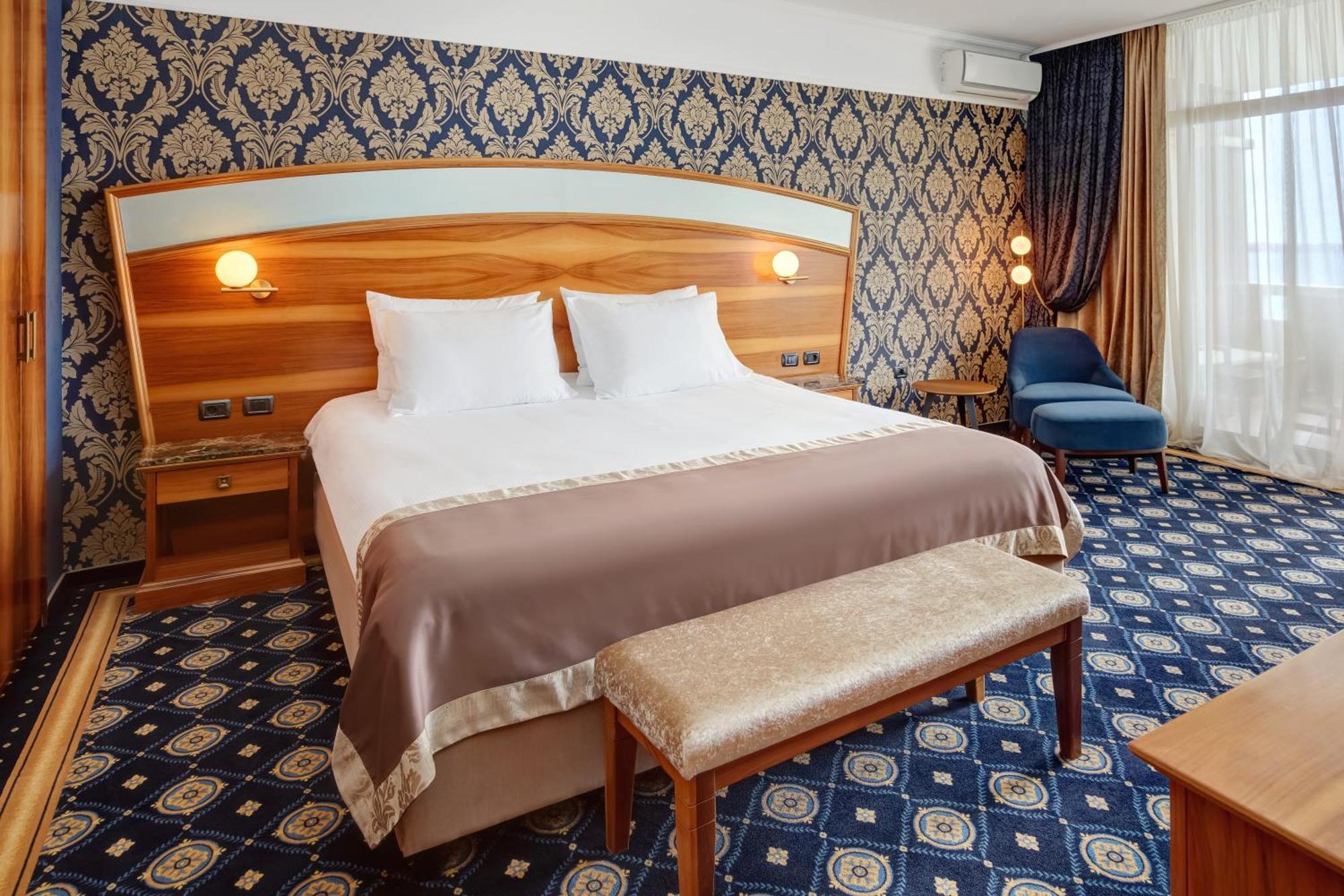 Remisens Hotel Metropol Portorose Esterno foto A bedroom in a hotel
